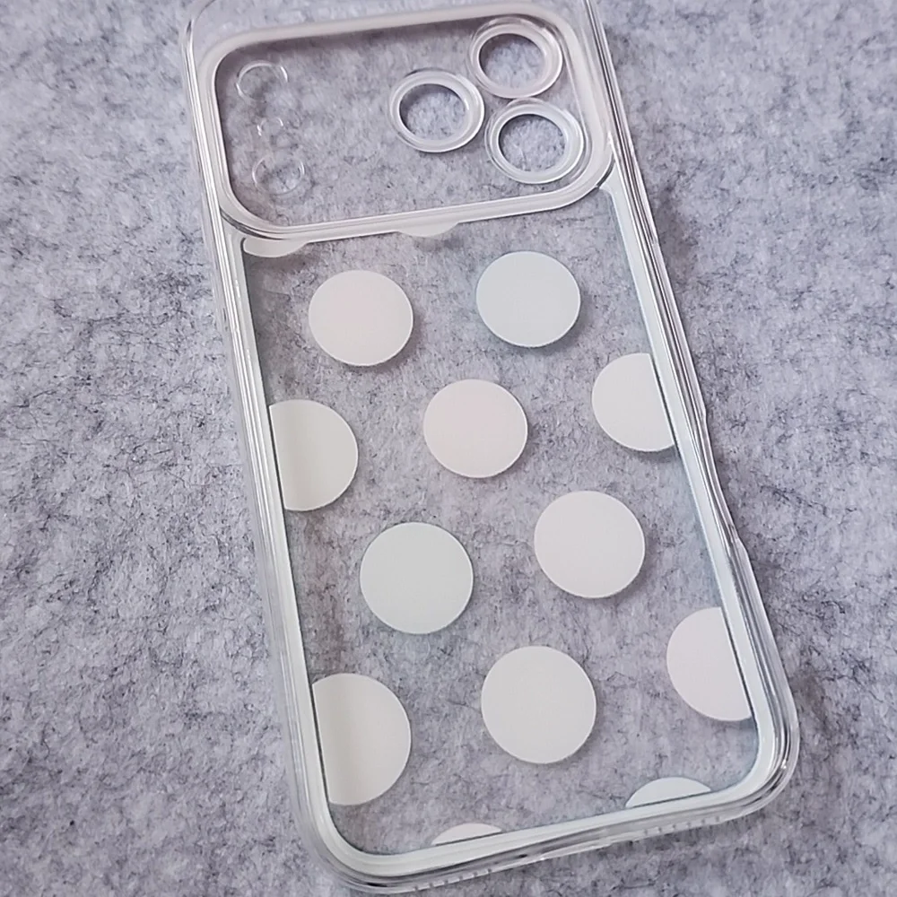 Brand new Apple IPhone 17 Pro Max Polka Dots Silicone Phone case